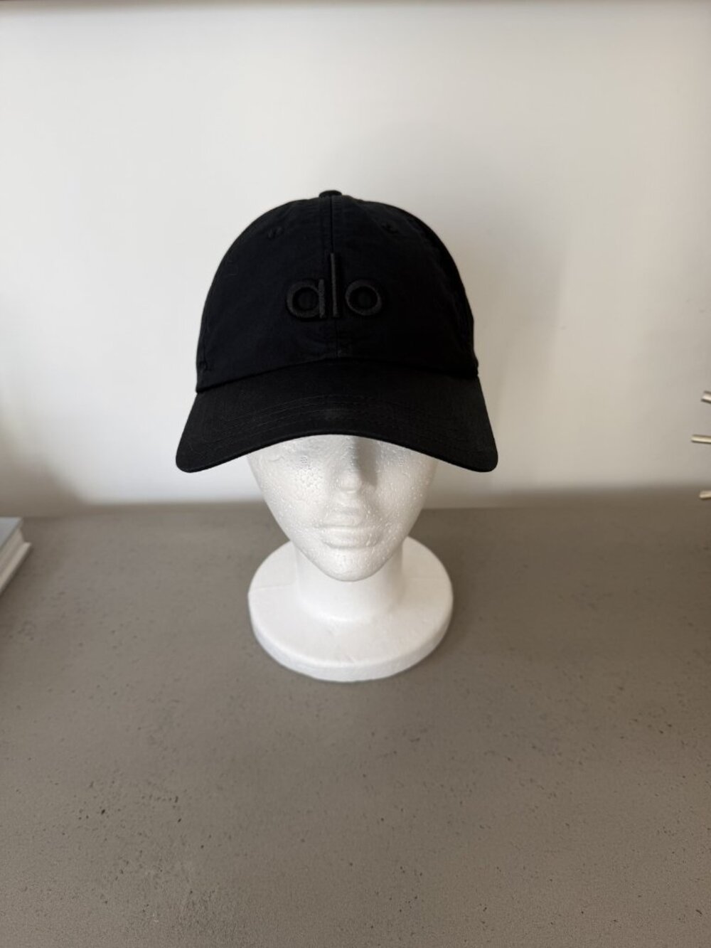Alo Yoga Off-Duty Cap Black on Black Embroidered Logo Dad Hat — Adjustable OS